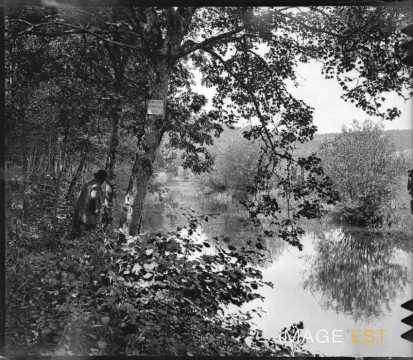 Pêcheur au bord d'un ruisseau (Martincourt)